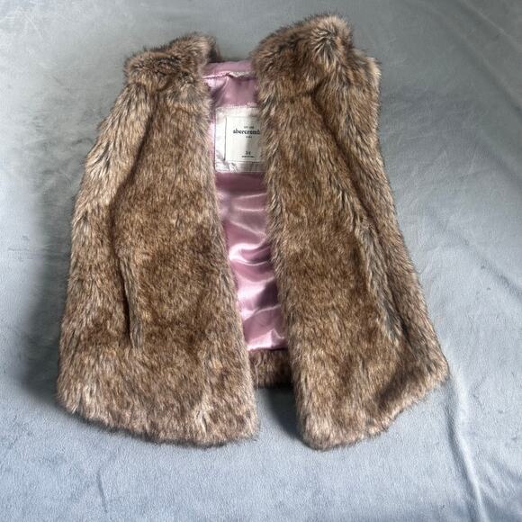 Abercrombie Kids Girls size 3/4 Hooded Faux Fur Vest - Picture 2 of 5